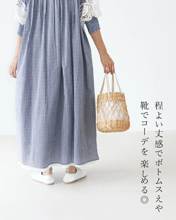 ふんわり揺れてさりげなく華やぐレース袖のチェックワンピース