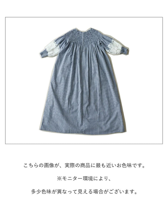 ふんわり揺れてさりげなく華やぐレース袖のチェックワンピース