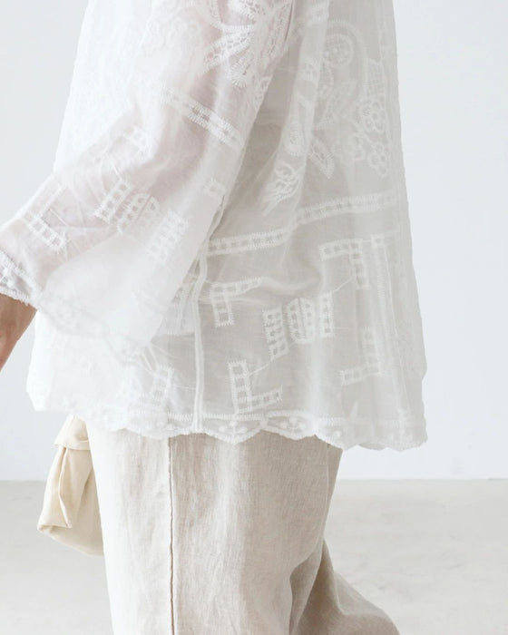 軽やかにやさしく刺繍が彩る一枚トップス