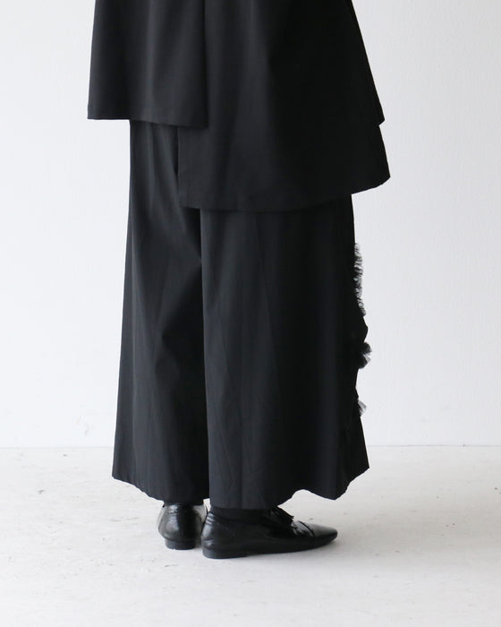 歩くたびに揺れるチュール パンツ