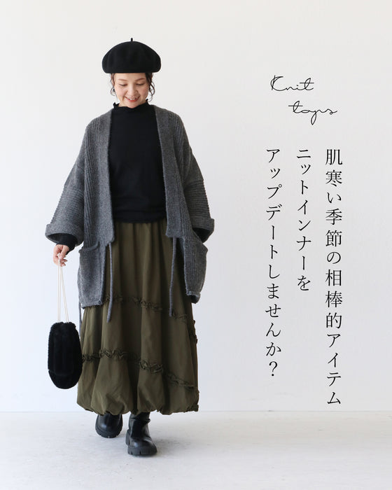 苦しくならないオフネックニットインナー