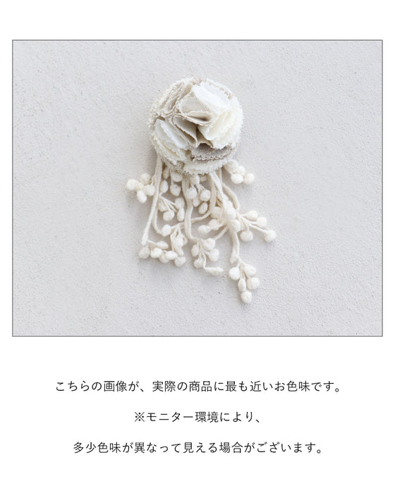 レースとリネンの布花ブローチ
