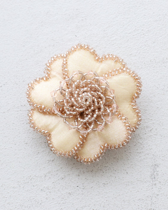 〈全4種〉傷なく華やかマグネットブローチ