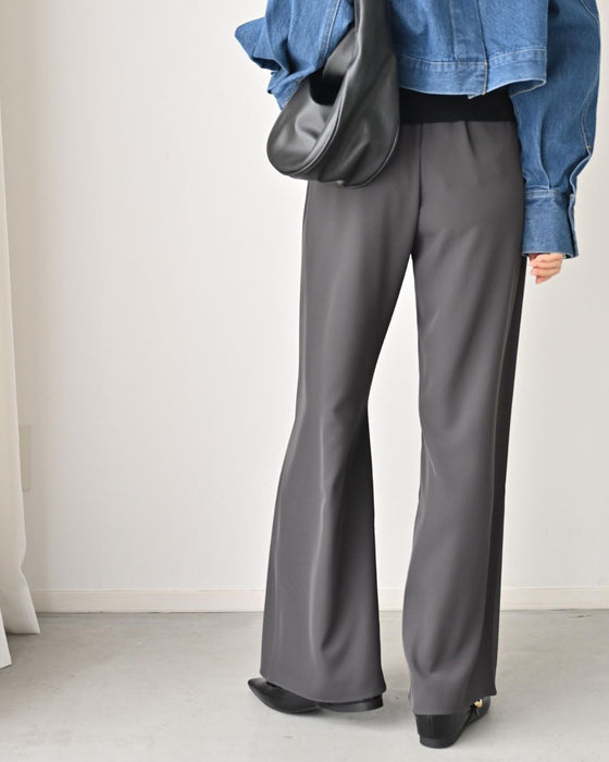 セレモニーシーンでも活躍！エナメルフラット