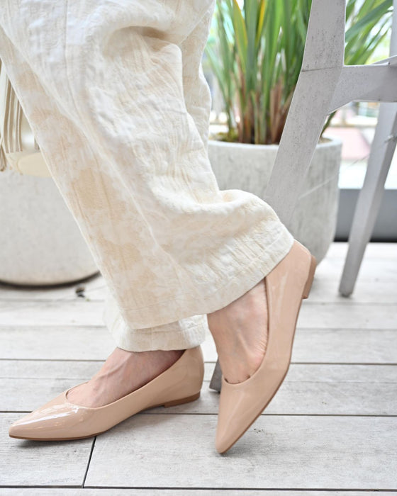 セレモニーシーンで活躍！きちんとフラットヌーディーエナメル