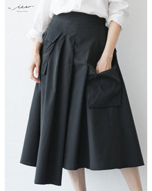  A black skirt that enhances design