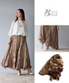 A squeeze skirt with a strong presence