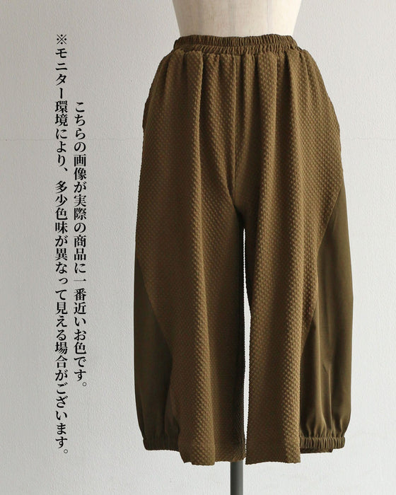 シンプルの先にあるひと癖ゆるワイドパンツ