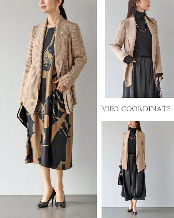 繊細さと華やかさを アコーディオンプリーツのジャケット