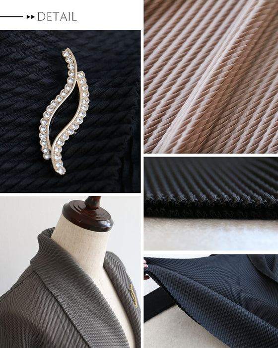 繊細さと華やかさを アコーディオンプリーツのジャケット