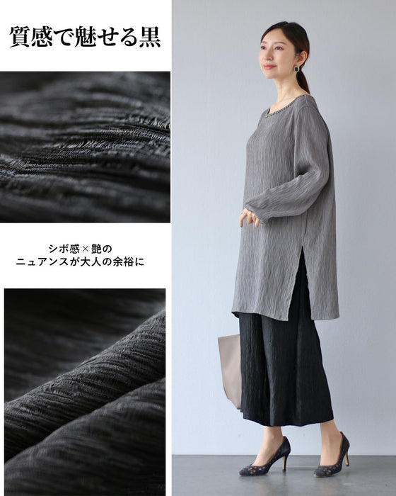 素材で差がつく 艶めく黒ワイドパンツ