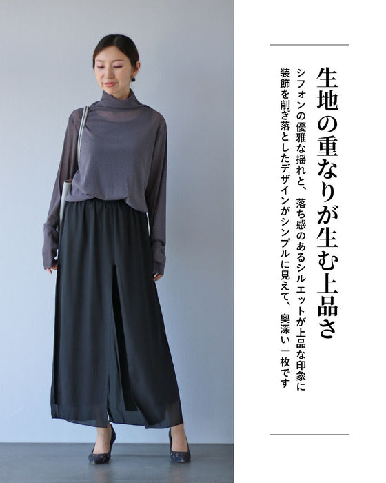 動きで魅せる揺れる黒 重なるシフォンパンツ
