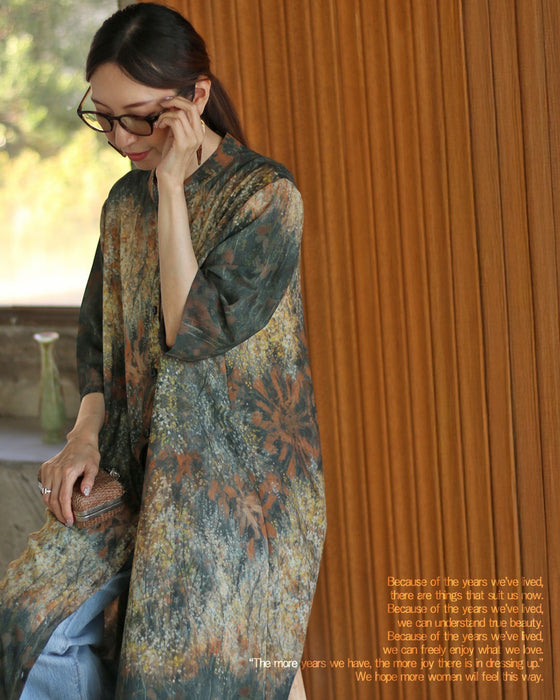 重なり合う色で魅せる フォレスト柄ワンピース