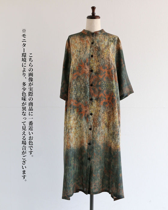 重なり合う色で魅せる フォレスト柄ワンピース