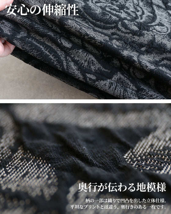 静かに華やぐ大人のための花柄ワンピース