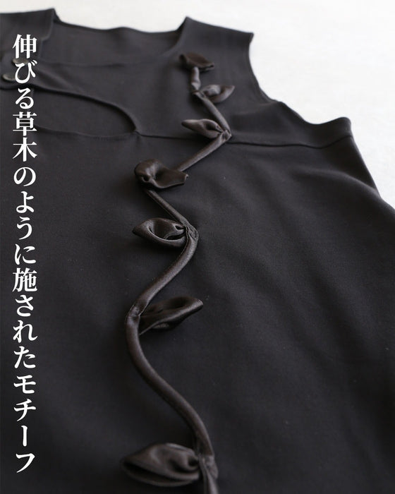 花モチーフが描く、さりげない個性   立体花のデザインチュニック