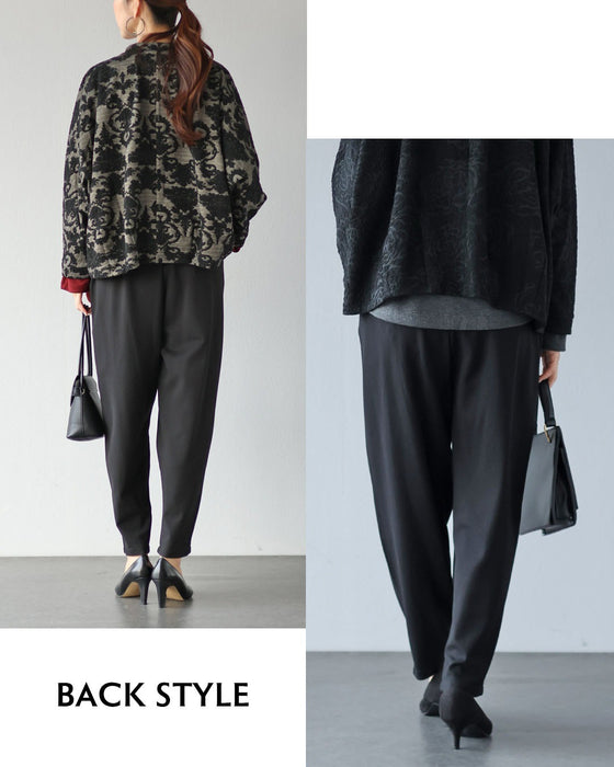 脚のラインを綺麗に見せるセンターラインテーパードパンツ