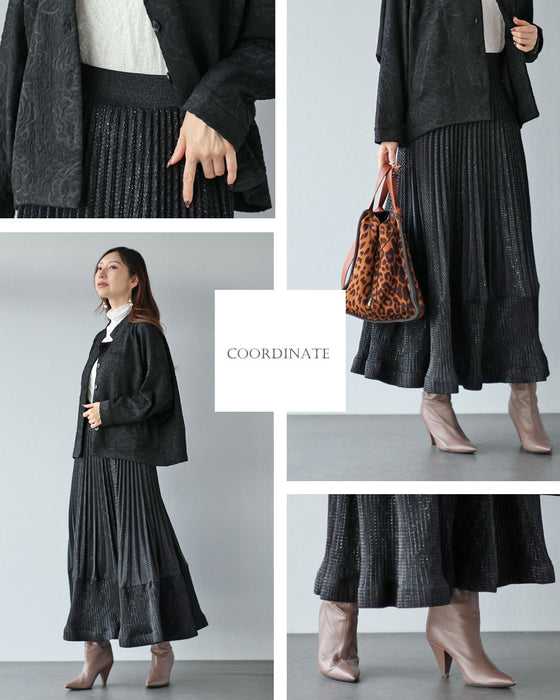 静かに煌めく　光を織り込む立体プリーツスカート