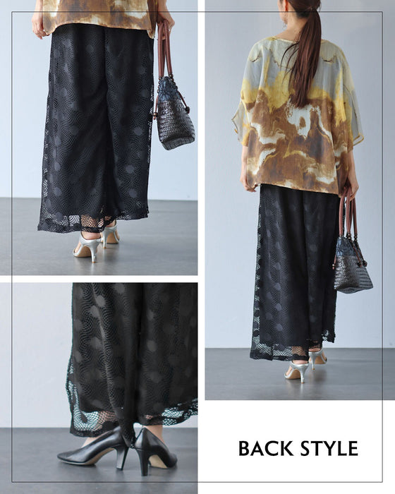 黒パンツに華やぎをひとさじ 主役へ導くレースパンツ