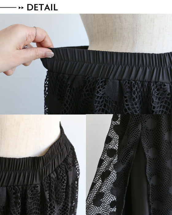 黒パンツに華やぎをひとさじ 主役へ導くレースパンツ