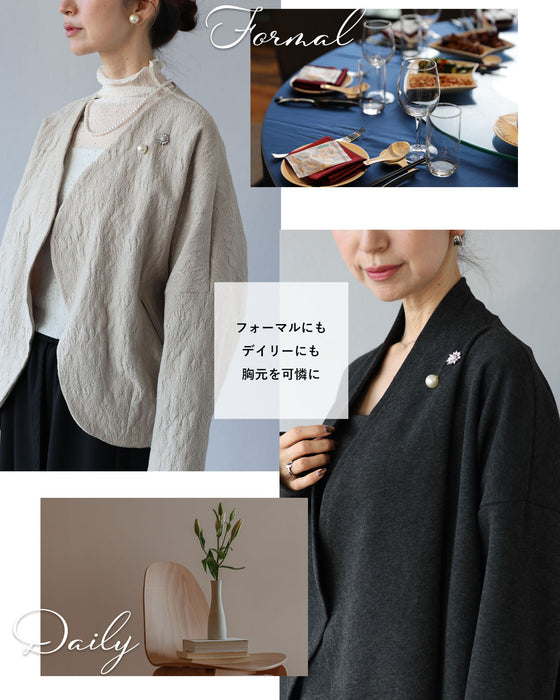 胸元にひと華パールピンブローチ