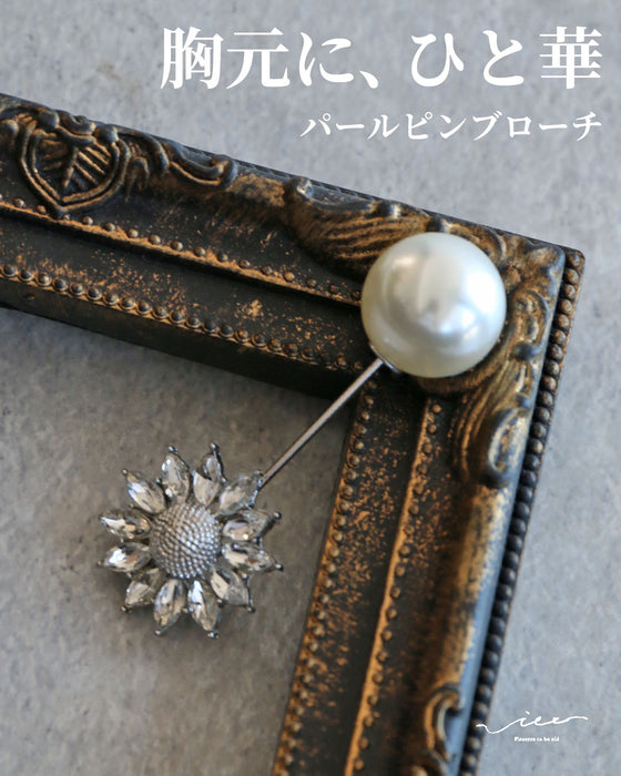 胸元にひと華パールピンブローチ