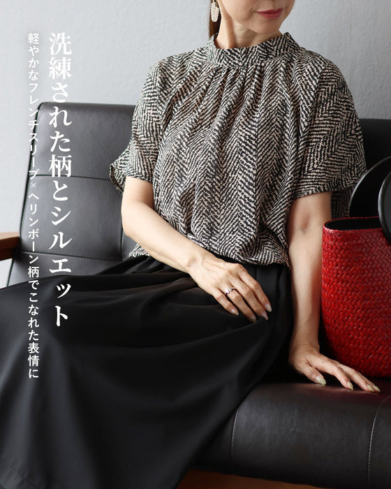 クラシカルな柄で魅せる　大人シックカジュアルなトップス