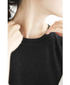 Sleeveless cut-and-sew top with delicate glitter