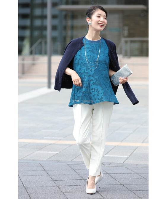 アラベスク模様浮き立つペプラムトップス