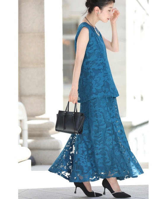 アラベスク模様浮き立つペプラムトップス