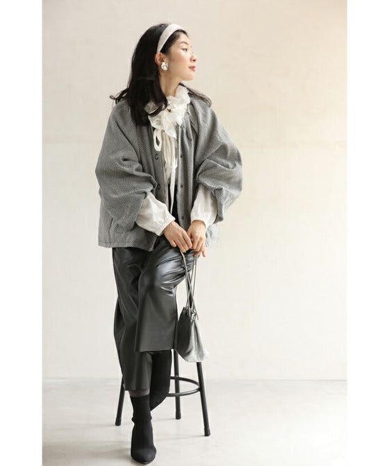 [wc-fbk00026od] Powan short outerwear with a peek at the sleeves