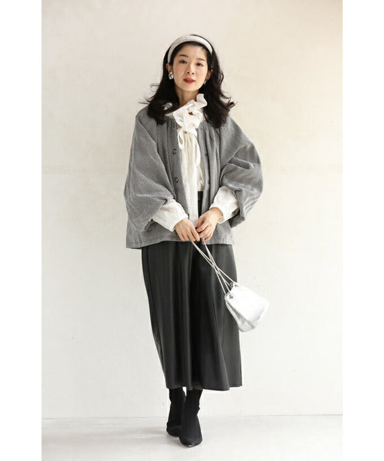 [wc-fbk00026od] Powan short outerwear with a peek at the sleeves