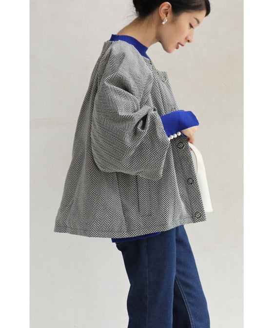 [wc-fbk00026od] Powan short outerwear with a peek at the sleeves