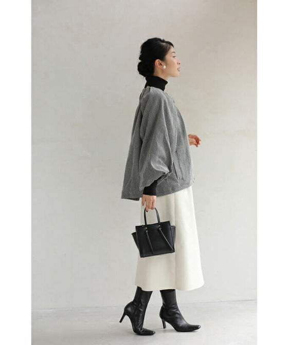 [wc-fbk00026od] Powan short outerwear with a peek at the sleeves