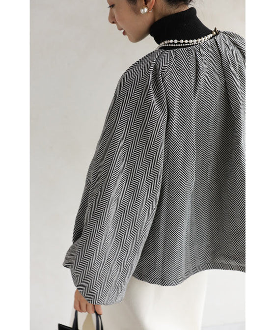 [wc-fbk00026od] Powan short outerwear with a peek at the sleeves