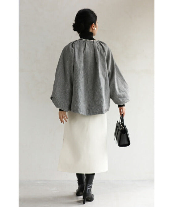 [wc-fbk00026od] Powan short outerwear with a peek at the sleeves