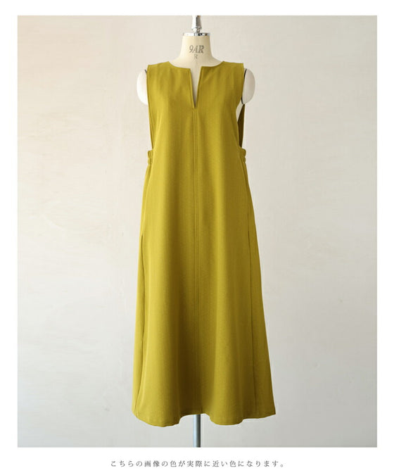 A long dress with a slit neck in ginkgo green
