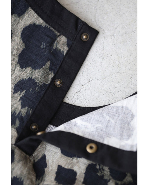 タックベールを重ねたヒョウ柄カットソートップス