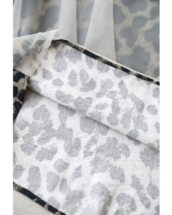 タックベールを重ねたヒョウ柄カットソートップス