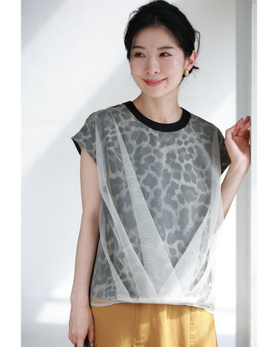 タックベールを重ねたヒョウ柄カットソートップス