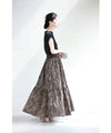 A long skirt with a fluttering animal print art style