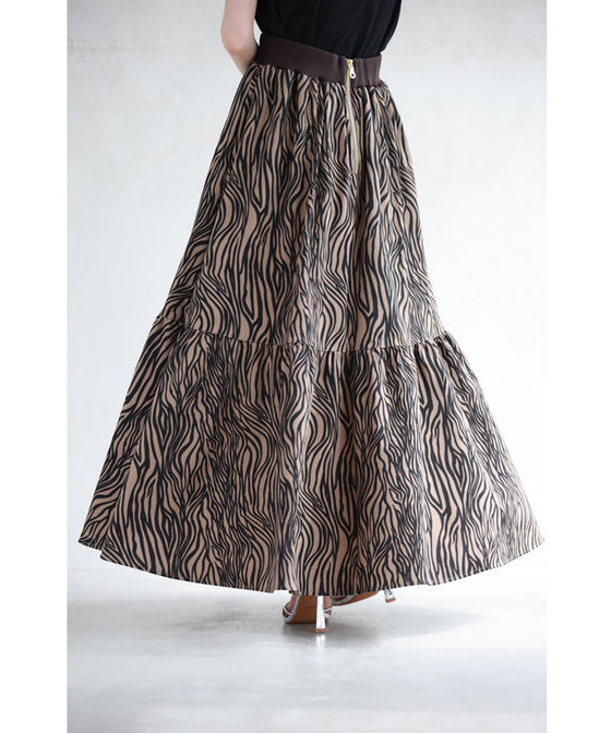 A long skirt with a fluttering animal print art style