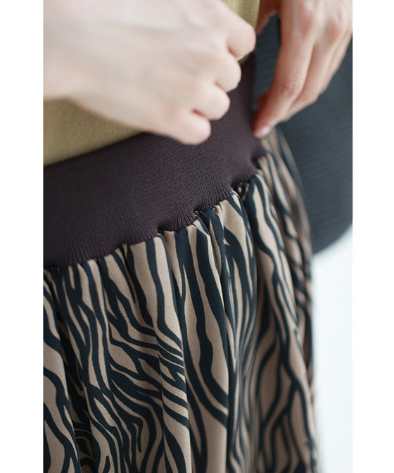 A long skirt with a fluttering animal print art style