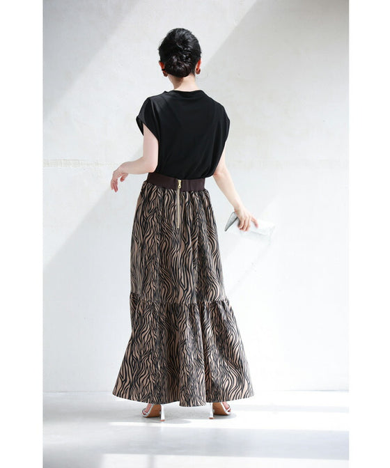 A long skirt with a fluttering animal print art style