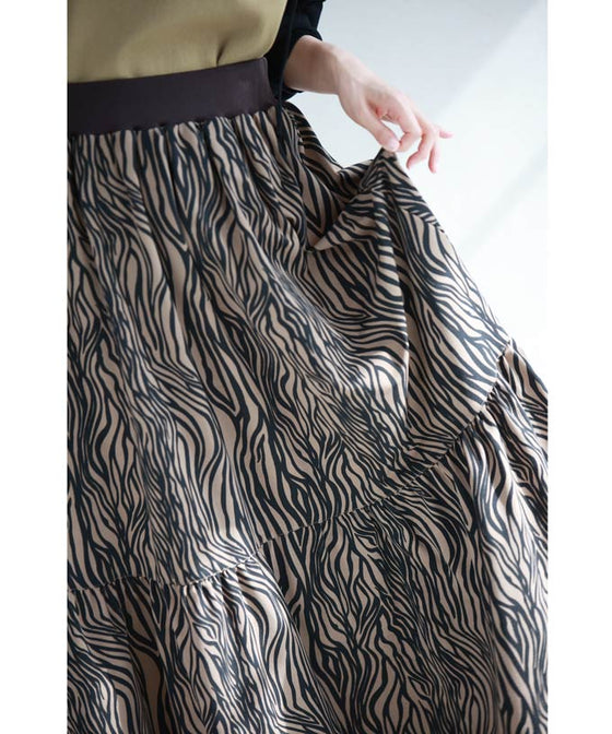 A long skirt with a fluttering animal print art style
