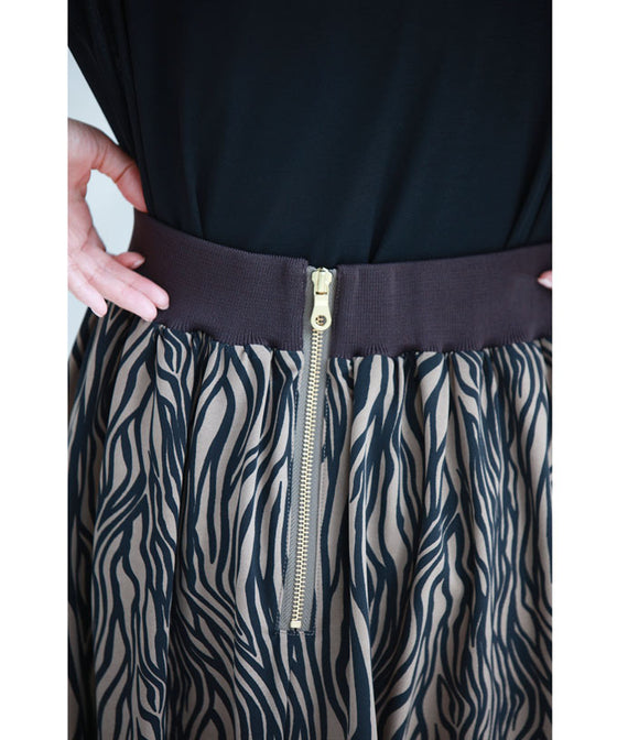 A long skirt with a fluttering animal print art style