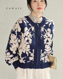  A fluffy zip-up knit cardigan with a striking pattern