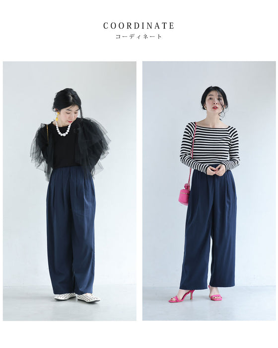 ウエストから流れるタックのさらり軽やかなワイドパンツ
