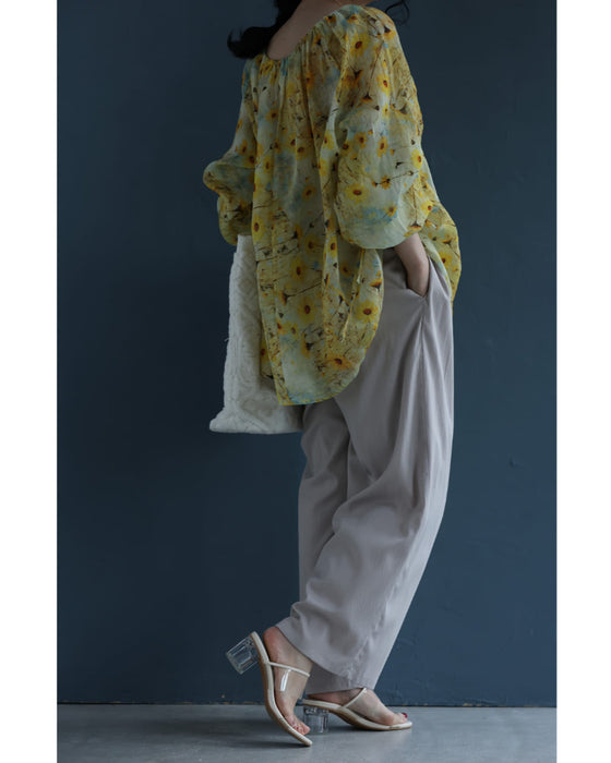 ウエストから流れるタックのさらり軽やかなワイドパンツ