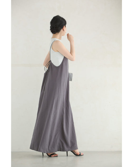 長さ調整可能。スッキリシルエットのキャミソールロングワンピース